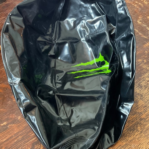 BEACH BALL BY ‘’MONSTER BRAND ‘’ 14 in . - Picture 5 of 6